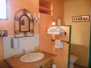 Hotels Logis Le Relais du Bastidou : photos des chambres