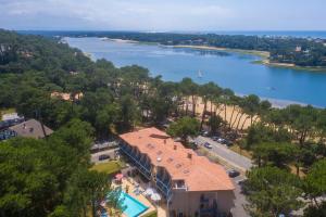 Hotels Hotel Logis Lacotel : photos des chambres