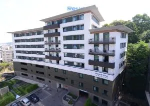 渣油里昂拉玛蒂娜酒店 - 利雪