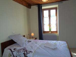 Maisons de vacances Gite Saint-Marcel-d'Urfe, 4 pieces, 5 personnes - FR-1-496-235 : photos des chambres