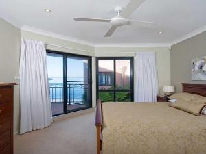 Seaside Splendour 1 beautiful unit on the waterfront