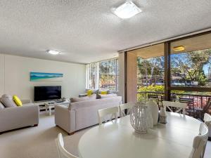 Magnus Gardens 4 beautiful air conditioned unit with filtered water views and Wi-Fi