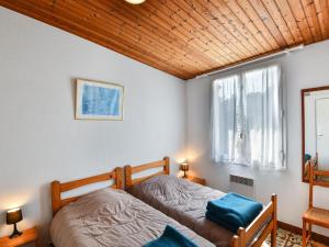 Maisons de vacances Tasteful Holiday Home in Saint-Savinien with Private Garden : photos des chambres