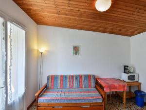 Maisons de vacances Tasteful Holiday Home in Saint-Savinien with Private Garden : photos des chambres