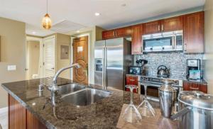 K430 LUXURY mountain view resort condo with large private balcony