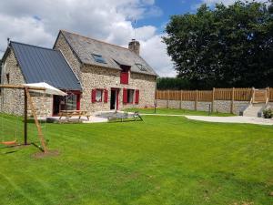  La MAISON DE DANA  ENTRE ST MALO & MT ST MICHEL avec Piscine privative