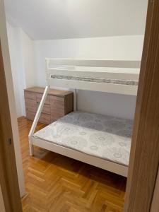 Apartman 12 Jelena Anžujska