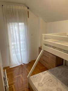 Apartman 12 Jelena Anžujska