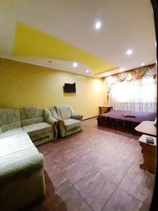 1 комн кв остановка дворец спорта строитель, рядом с улицей химиков