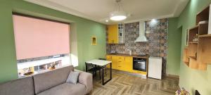 2V1 - Sheshi Willson