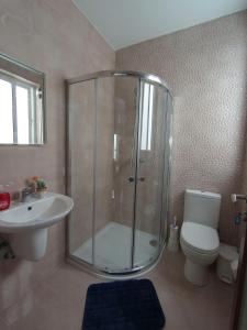 F7 Room 1, Private Double room with private bathroom in shared Flat