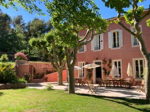 B&B / Chambres d'hotes La Feraude - Pays d'Aix en Provence : photos des chambres