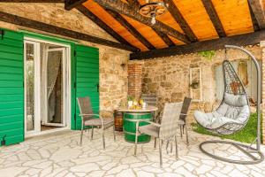 Holiday Home Stone Wall 