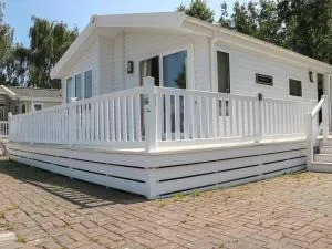 The Goodwood Lodge - Merston