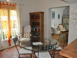 Maisons de vacances Gite Montbazon, 2 pieces, 2 personnes - FR-1-381-230 : photos des chambres