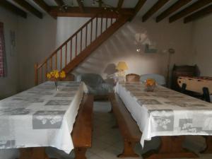 Maisons de vacances Gite Nouans-les-Fontaines, 6 pieces, 12 personnes - FR-1-381-406 : photos des chambres