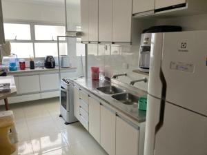 PÉ NA AREIA - COM SERVIÇO DE PRAIA