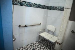 King Room - Disability Access/Non-Smoking room in Days Inn by Wyndham Redwood City