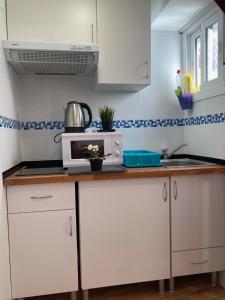 Malagueña Salerosa "Apartamento - estudio con terraza" En casa típica de 1 a 4 dormitorios