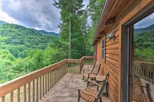 Quaint Log Cabin with Views Near West Jefferson - Beaver Creek