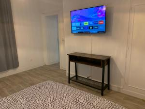 Appartements Le famillial , 2 chambres doubles Avec parking PRIVE gratuit NETFLIX, DISNEY PLUS DISPONIBLE : photos des chambres