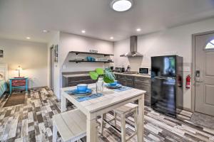 Riverfront Elizabethton Detached Studio with Grill