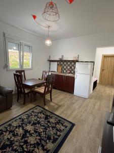 Entire spacious apartment with free parking