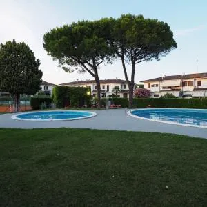 villetta con piscina a due passi dal mare - Eraclea Mare