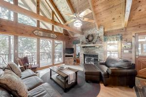 Two Bedroom House room in Peak A View