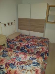 Piso de lujo en la playa de un pueblo de Granada con piscina infiniti, yacuzzi en la piscina, tumbonas privadas y mucho más