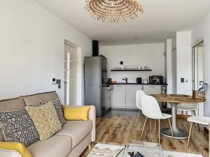 Lancre Marine YourHostHelper