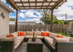 Spectacular Pool Home with Stocked Outdoor Kitchen - image 1