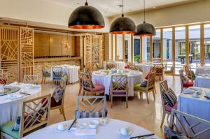 Restaurant, AYANA Resort Bali in Bali