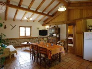 Maisons de vacances Gite Jeansagniere, 4 pieces, 6 personnes - FR-1-496-98 : photos des chambres