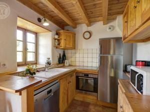 Maisons de vacances Gite Virigneux, 3 pieces, 6 personnes - FR-1-496-119 : photos des chambres