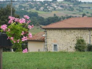 Maisons de vacances Gite Aveizieux, 3 pieces, 5 personnes - FR-1-496-175 : photos des chambres