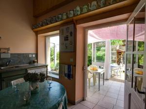 Maisons de vacances Gite Marols, 4 pieces, 6 personnes - FR-1-496-2 : photos des chambres