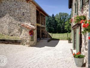 Maisons de vacances Gite Croizet-sur-Gand, 6 pieces, 13 personnes - FR-1-496-25 : photos des chambres