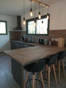 Maisons de vacances La maison en bois : photos des chambres