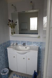 B&B / Chambres d'hotes Au Coeur Des Vignes : Chambre Double avec Salle de Bains Privative