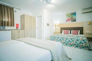 Rose Club Apartments