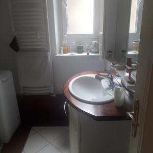 Sejours chez l'habitant Petite chambre meublee au coeur de ville - chez l'habitant : photos des chambres