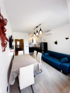 Split Symphony Veranda: Modern, new Apartment (4+1), 5 min walk to ˝Firule˝ SAND BEACH, 12 min walk to CITY CENTER