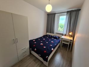 MirrorRoom PL Airport - Stanze in casa privata, Varsavia