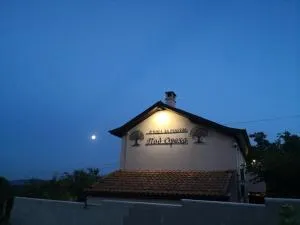 Къща за гости Под ОРЕХА - Krushevets