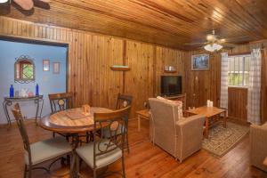 Roatan Ocean View- 2nd floor apts