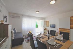 Studio with Terrace room in Apartments with a parking space Rijeka - 18146