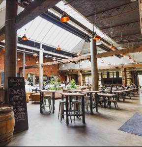 Centrum, Red Hill South.