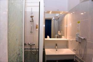 Hotels Azur Hotel : photos des chambres