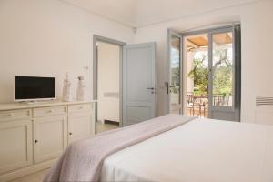 Deluxe Room (2 Adults + 1 Child)